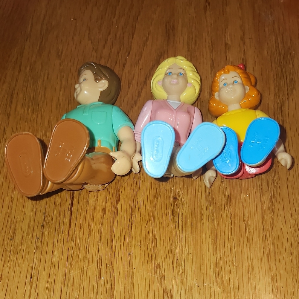 Vintage Little Tikes Family Mom Dad Girl Baby poseable light dark skin dollhouse - Picture 8 of 10